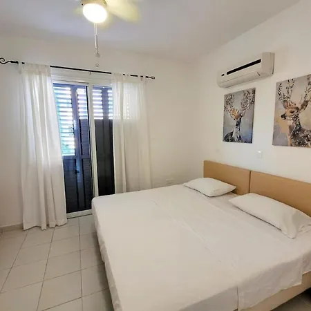 Large 2-bedroom Townhouse With Patio, 200mbps Wifi Apartment Paphos
