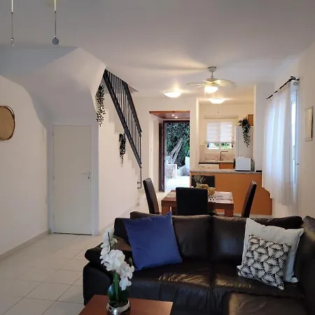 Large 2-bedroom Townhouse With Patio, 200mbps Wifi Apartment Paphos